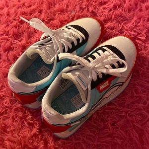 These are too small for me. In PUMAs I’m probably a 5.5 but these are 4.5.